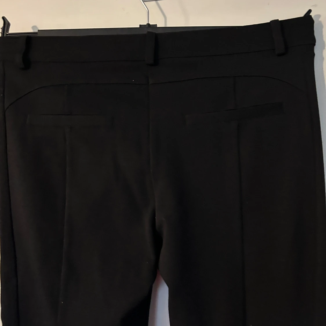 Svart stretchig finbyxa från In Town storlek 40. - 3