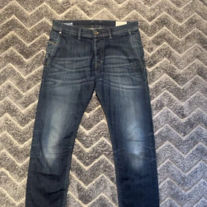 Diesel Jeans mörkblåa  - Svin feta diesel jeans som är sjukt sköna och snygga 