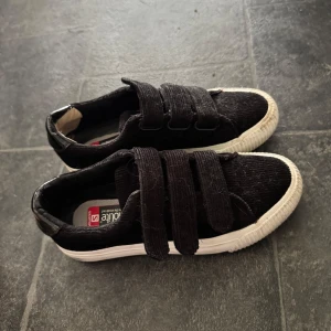 skor - bra skick! knappast använda