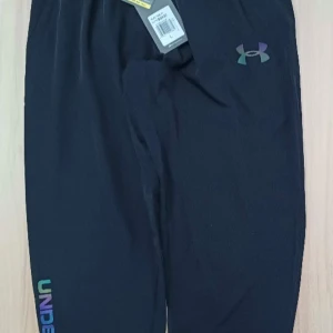 Under armour byxor  - Helt nya små is storlek