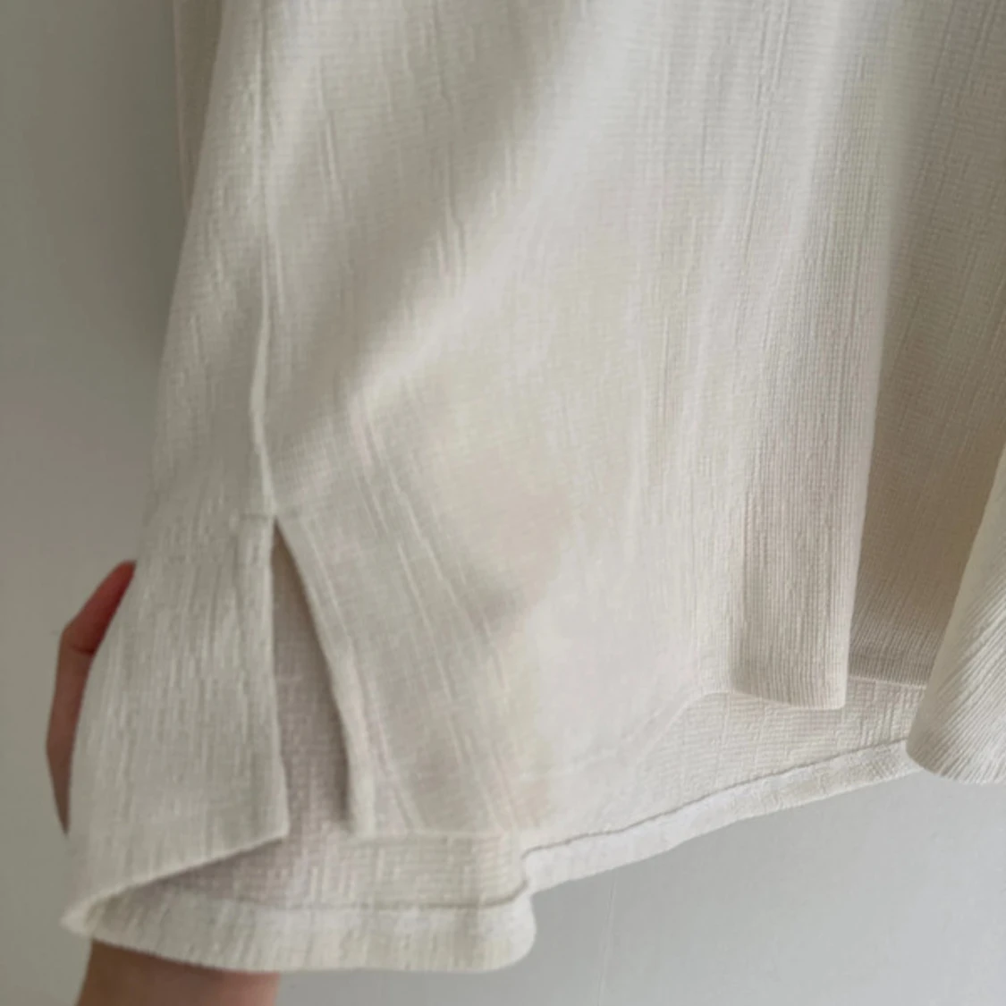 Vit långärmad tröja med slits - 1