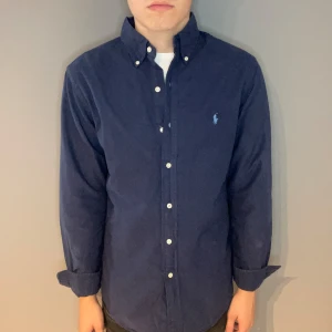 Polo Ralph Lauren skjorta  - Polo Ralph Lauren skjorta | storlek s | skick 10/10 | fraktar via PostNord eller Instabox på köparens bekostnad | hör av dig vid funderingar 