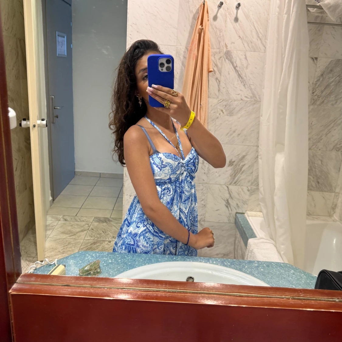 Blåvit  sommarklänning med mönster - 2