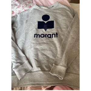 Grå sweatshirt från Isabel Marant   ‼️LÄS BIO‼️ - Säljer ej utan vill byta mot annan storlek eller annat plagg i samma prisklass 