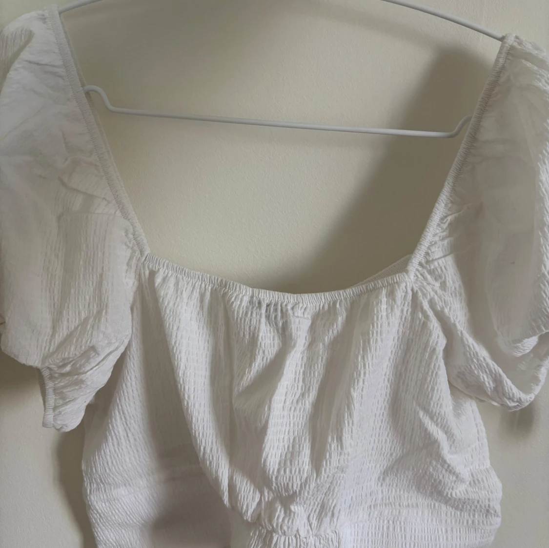 Vit blus med puffärm  - 1