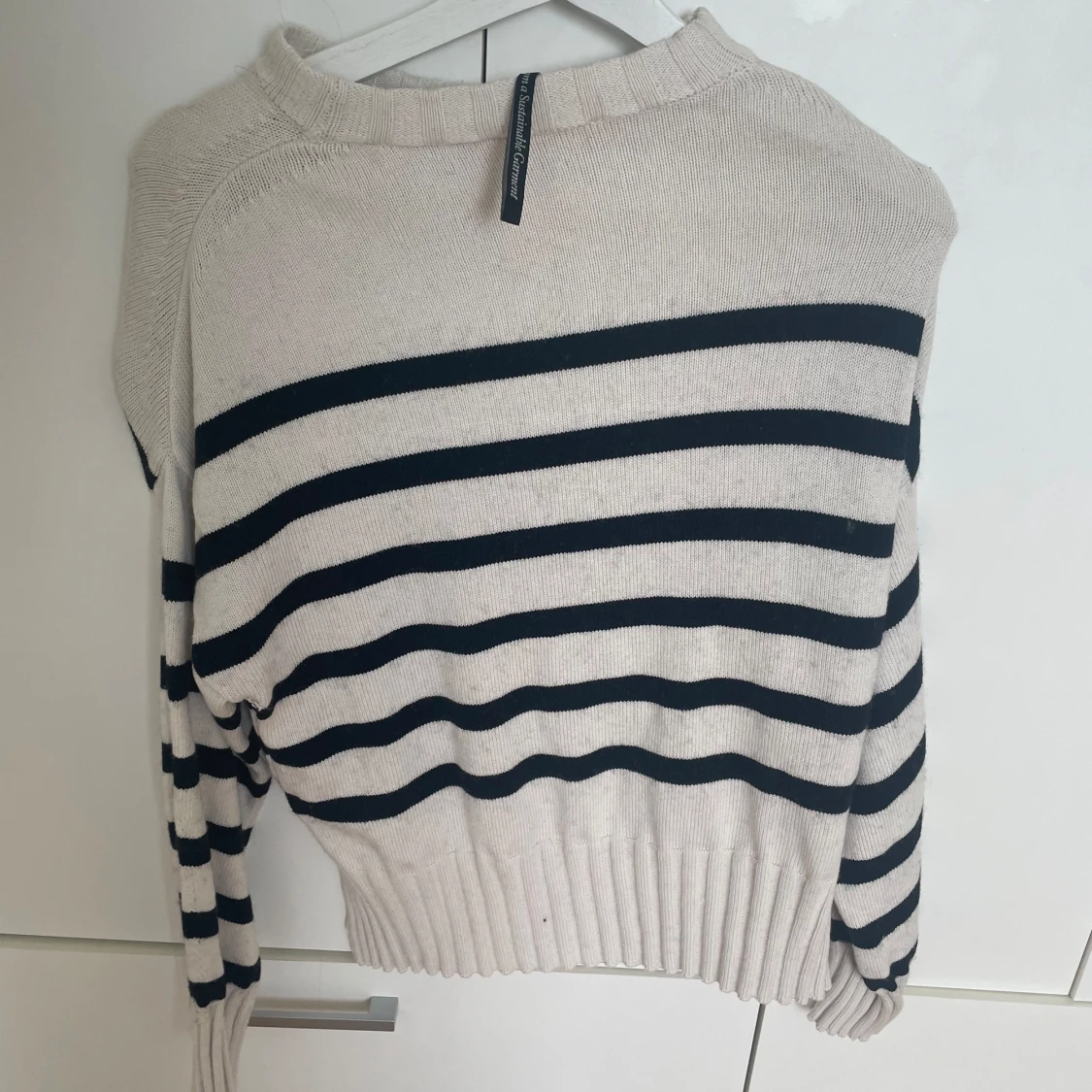 Randig stickad tröja från Guess - 1