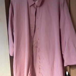 Rosa skjorta från COS i bomull -  oversized rosa skjorta från COS⭐️