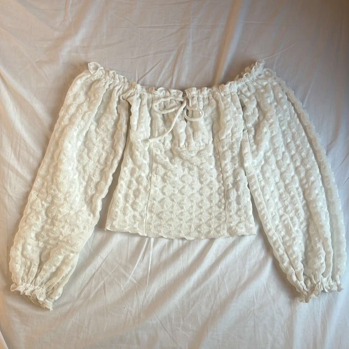 Vit offshoulder spetsblus från Nelly