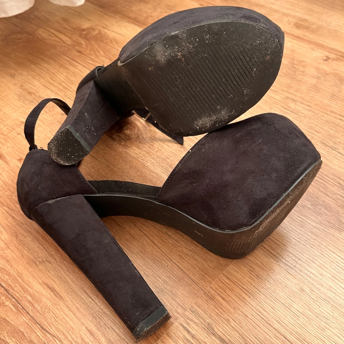 Svarta mocka pumps från Nelly (NLY Shoes) - 2