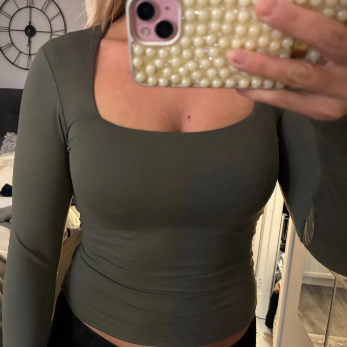 Olivgrön långärmad topp