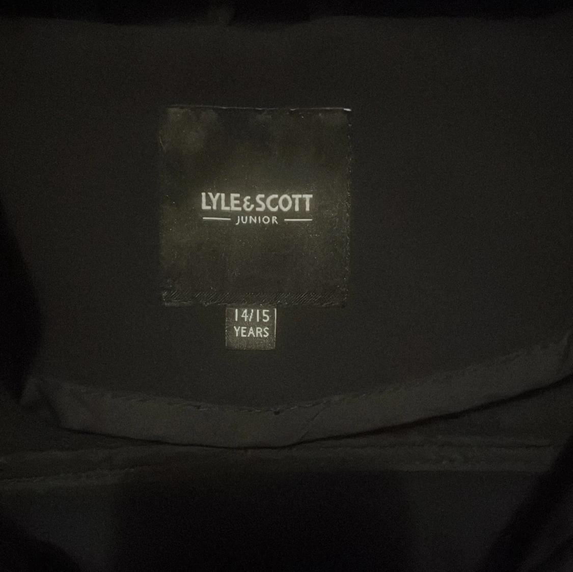 Svart huvtröja från Lyle & Scott - 1