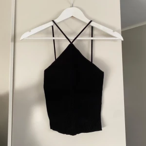Zara svart ribbad halterneck topp  - I fint skick, med stretch🩷 Passar även storlek XS 