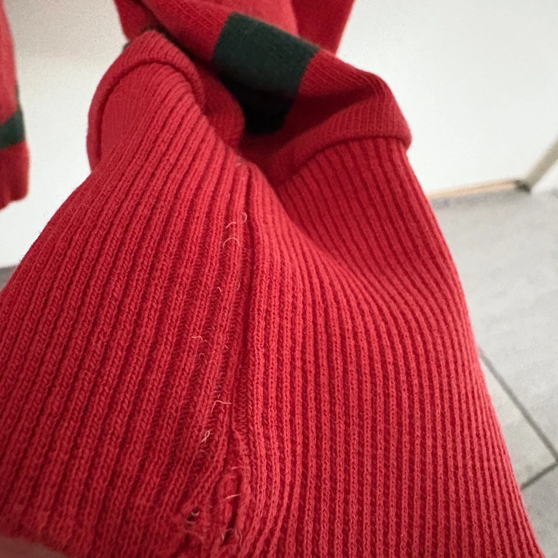 Röd och grön randig pikétröja från GANT - 4