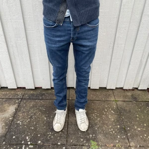 Dondup George jeans  - Dondup jeans - Modell: George - Storlek: 32 - skick: 9,5/10 - Nypris runt 3000kr 