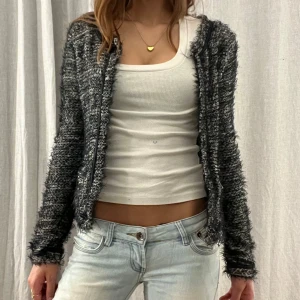 Kofta lindex - svartvit kofta från lindex i storlek xs, bra skick. Är 167cm för referens 