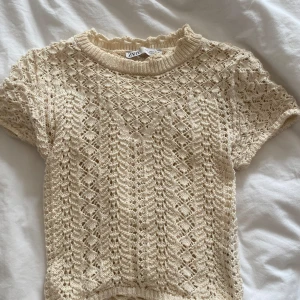 Zara topp - Fin Zara topp som är stickad. Passar både till fest och i vardagen  