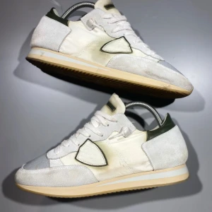 Philippe Model skor - Hej! Säljer nu mina skor från märket Philippe Model , storlek 40, bra skick. Givetvis äkta, Tveka inte på att höra av dig om du har frågor eller funderingar kring skorna!