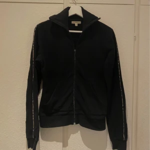 Burberry zip - Riktigt snygg burberry zip hoodie, äldre version sitter mer som en xs-S