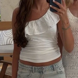 Volangtopp - Så fin och somrig topp från Lindex endast använd en gång!💕