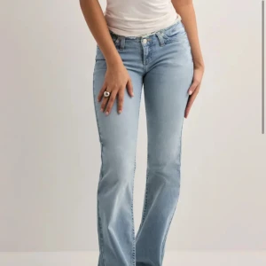 Populära Nelly jeans - Low waist no waist jeans från Nelly slutsålda, helt nya utan prislapp, förstora för mih 