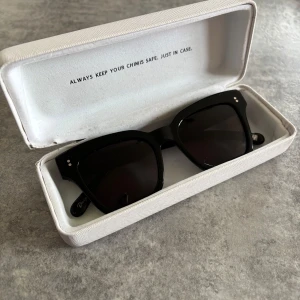 Chimi solglasögon - I modellen 005🤍 inga stora defekter eller repor , säljs för de inte kommer till använding 