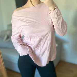 Rosa topp  - Söt rosa topp, nästan som ny och perfekt till våren 