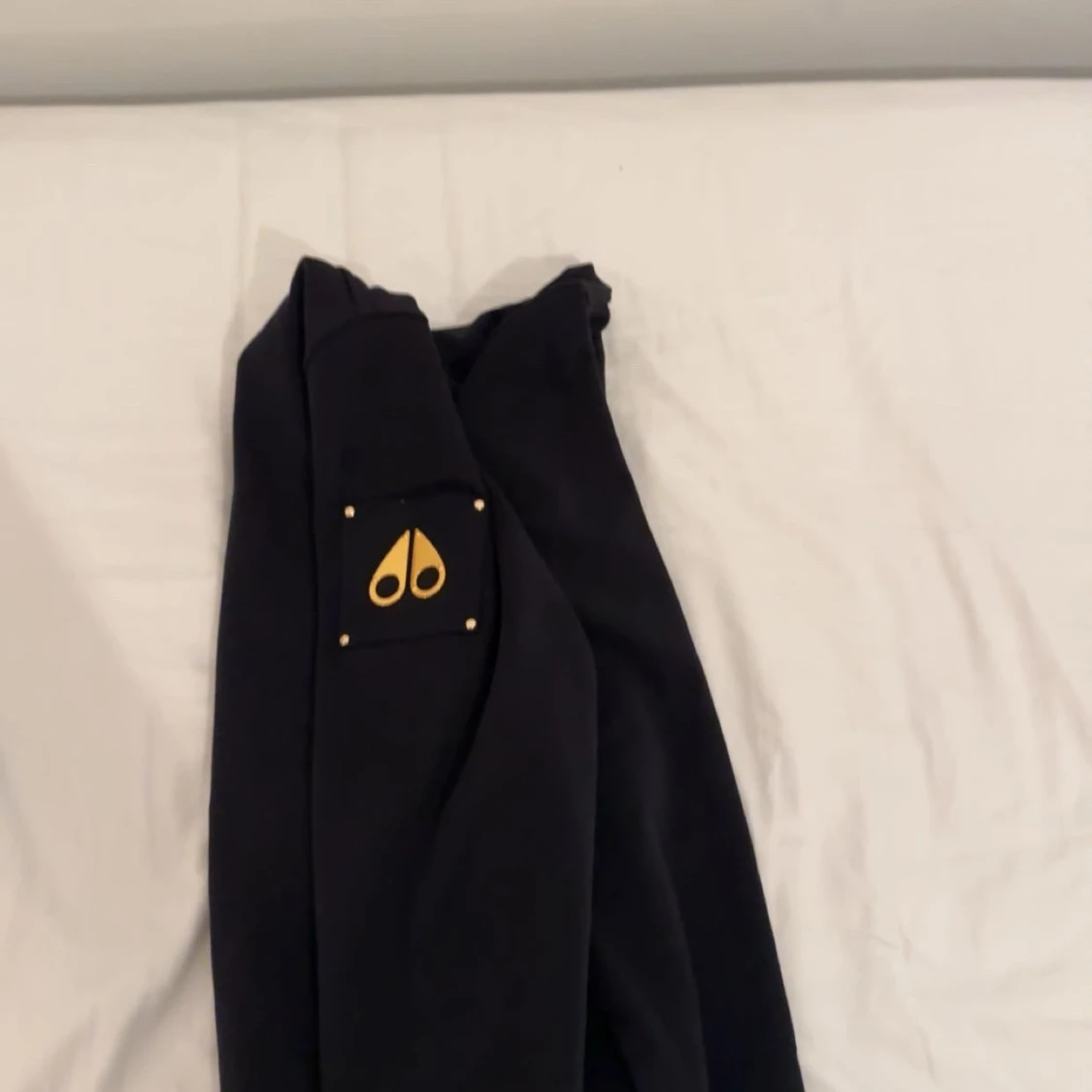 Svart hoodie med dragkedja - 1