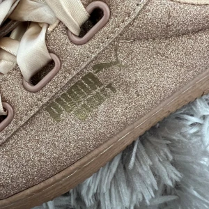 Glittriga sneakers - Glittriga puma sneakers