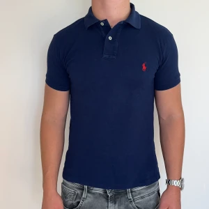Ralph Lauren piké slim fit  - Ralph Lauren | Mycket bra skick | Size - S | Nypris 1600 mitt pris 499 | Hör av dig vid minsta fråga eller fundering📩