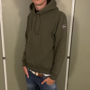 Grön colmar hoodie  - Grön colmar hoodie | storlek S | skick 7/10 | Kom vid intressen