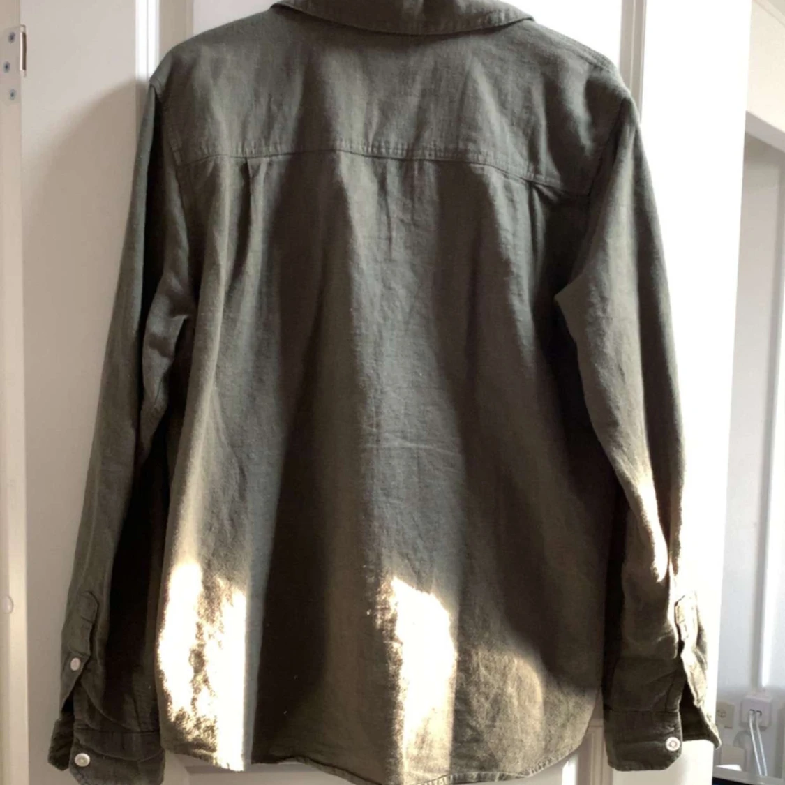 Mörkgrön linneskjorta - 1