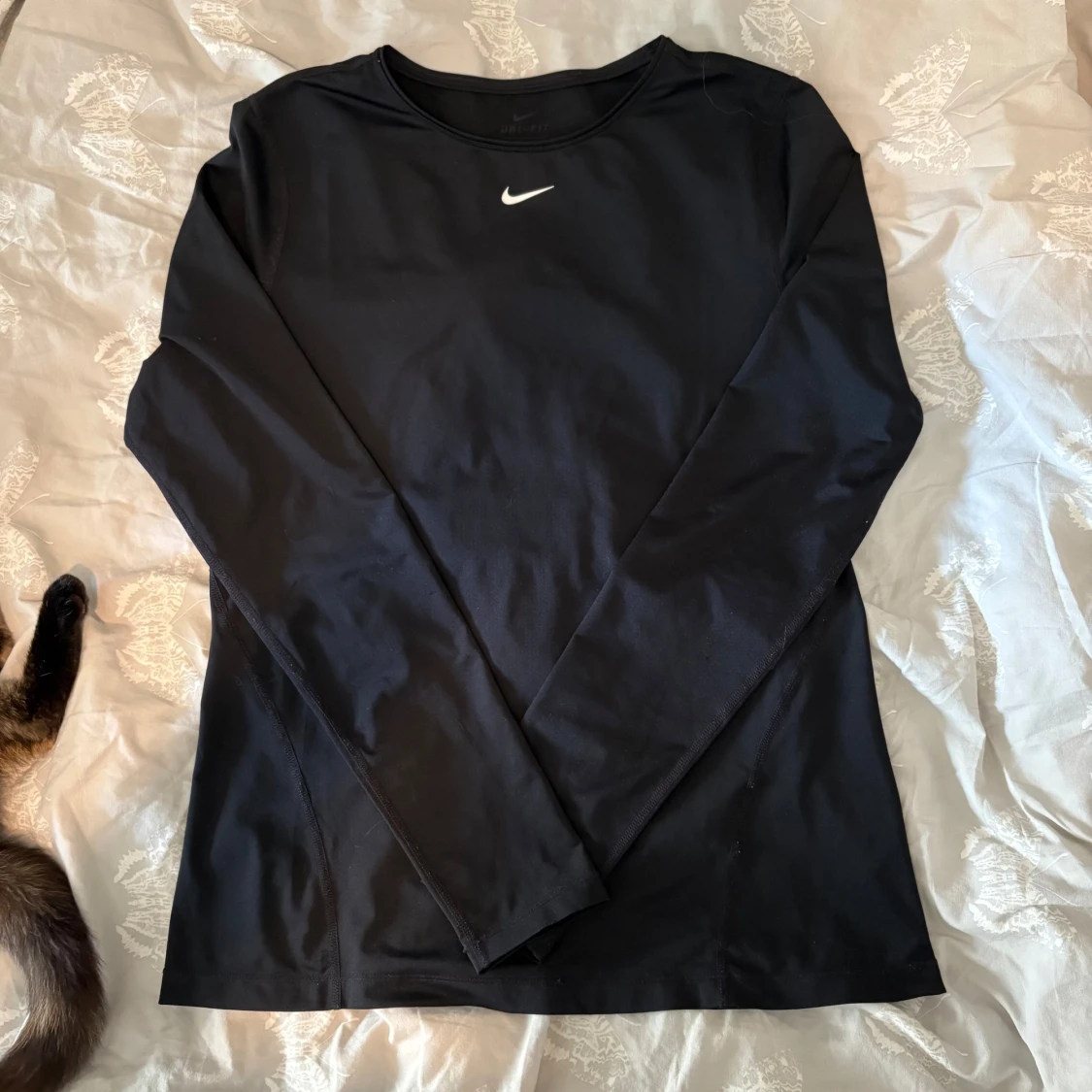 Svart långärmad Nike Dri-Fit tröja