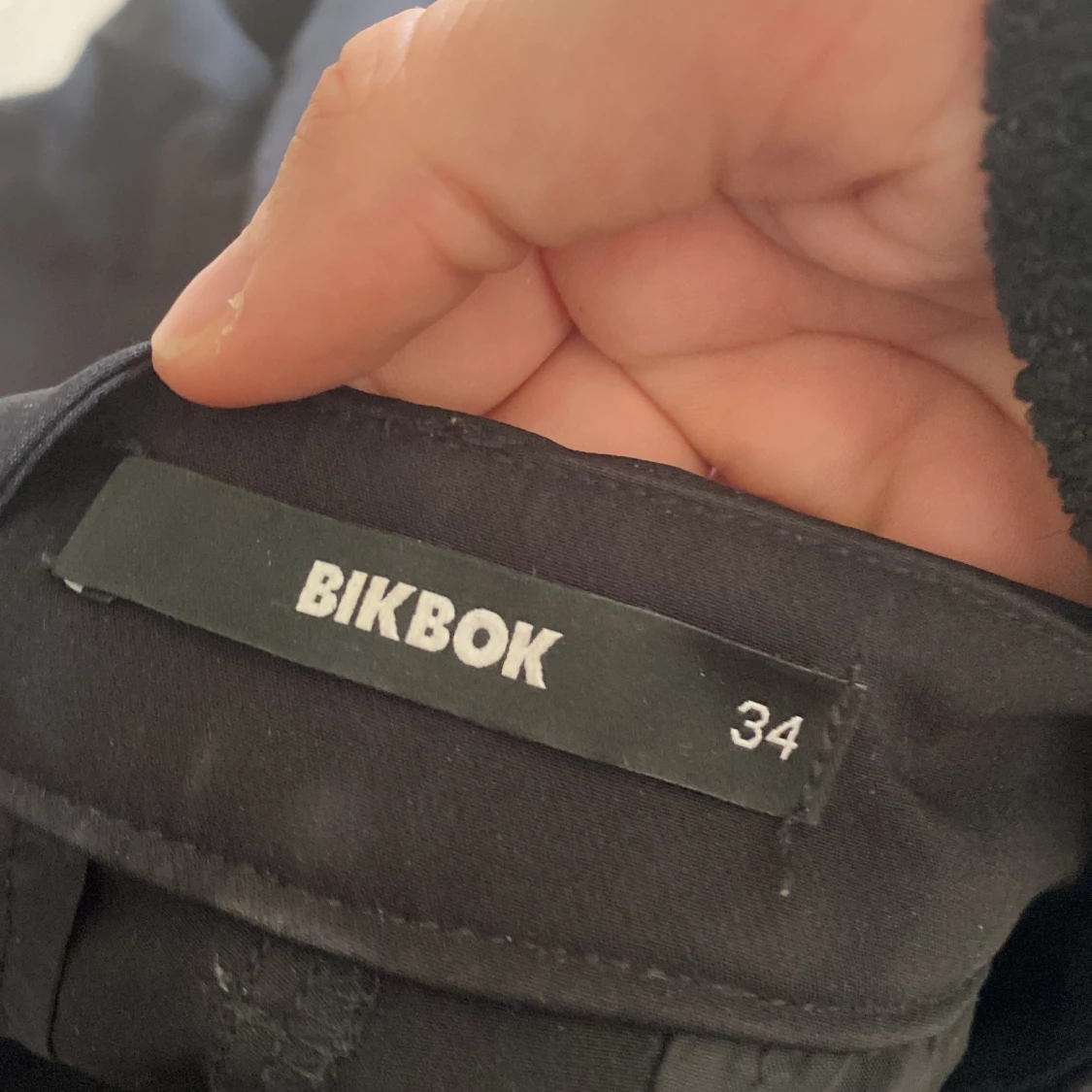 Svarta bootcut kostymbyxor BikBok - 3