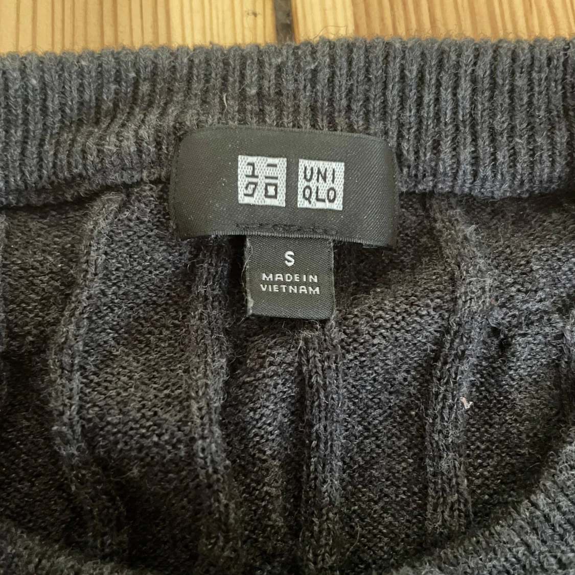 Mörkgrå kabelstickad tröja Uniqlo - 2