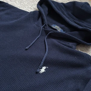 Ralph lauren hoodie - riktigt fräsch o skönt material | tunn och perfekt för varmare väder | fint skick | pris kan diskuteras vid snabb affär 👍🙌