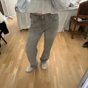Gråa jeans - Använda några gånger men är i bra skick