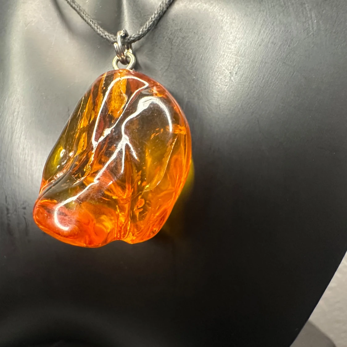 Vackert retrohalsband från 1970/1980-talet med stor bärnstensfärgad hänge - Konstnärlig Boho-stil - 3