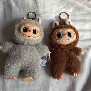 Labubu - Två små söta labubu 