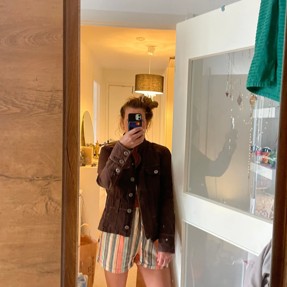 Brun sommarjacka med stora knappar