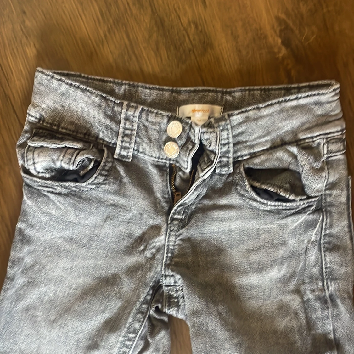 Grå bootcut jeans med dubbla knappar - 2