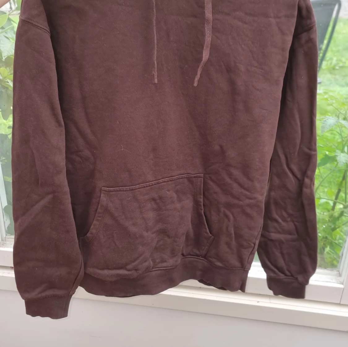 Brun hoodie med huva och ficka - 3