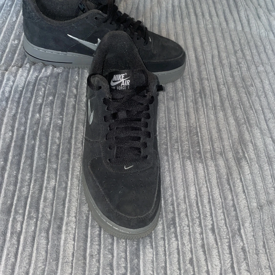 Nike Air Force 1 i svart mocka - 4