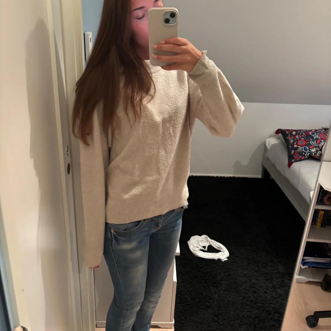 Beige stickad tröja med lång ärm - 1