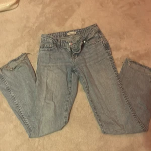 Perfekt ljusblå jeans, storlek 32 - Ljusblå jeans säljer dom då dom inte längre kommer till användning 💗