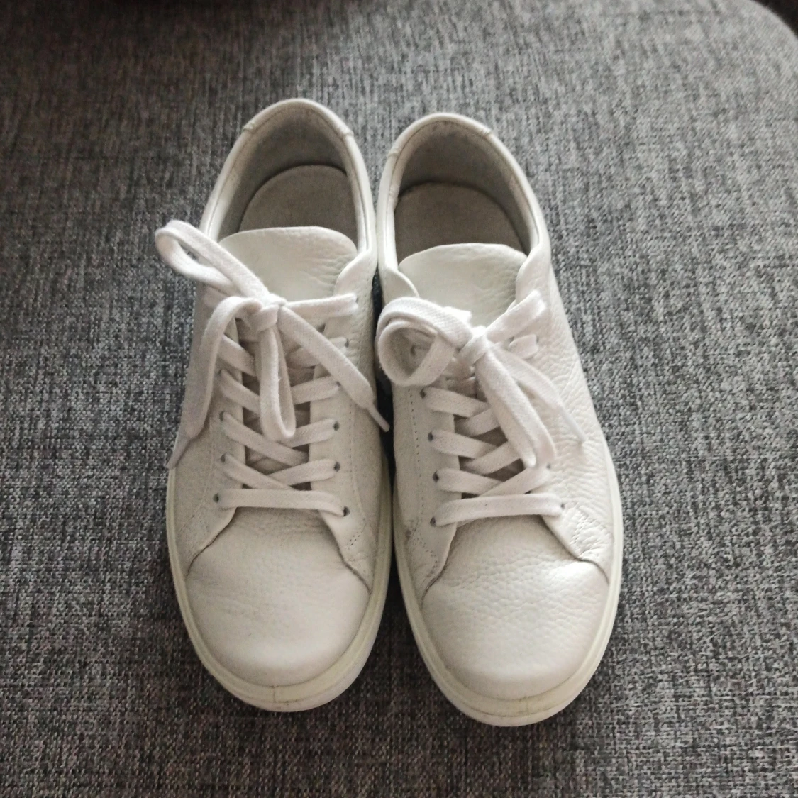 Vita sneakers i skinn från ECCO