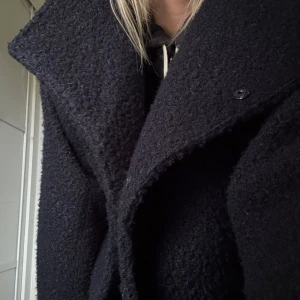 Marinblå  teddyjacka - säljer denna från gina, använder ej, nyligen köpt, fint skick , strl M