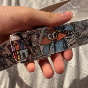 Bälte  - Snyggt mönstrad bälte. Priset är inte hugget i sten