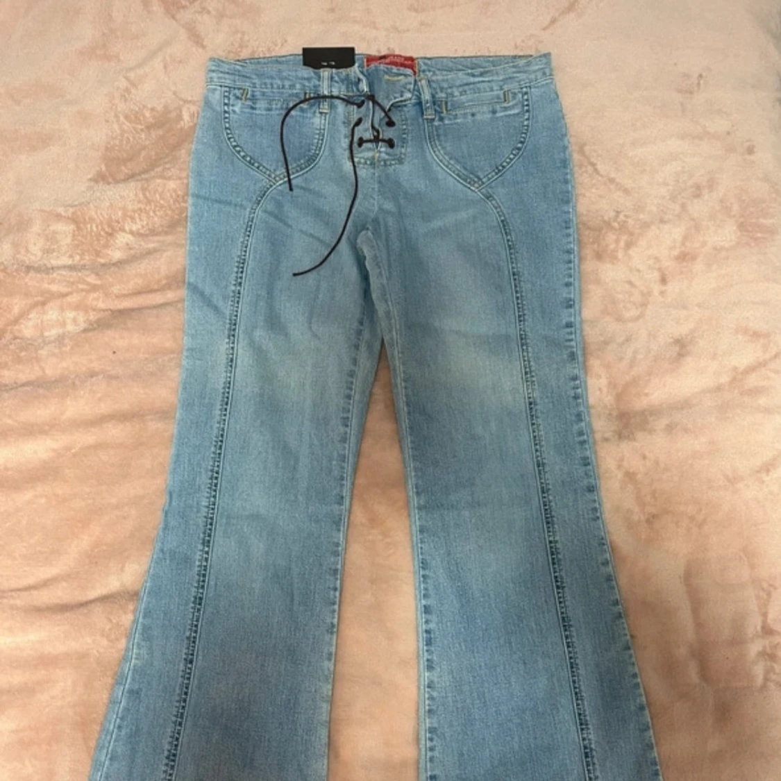 Lågmidjade bootcut jeans med snörningar/knytningar - 2