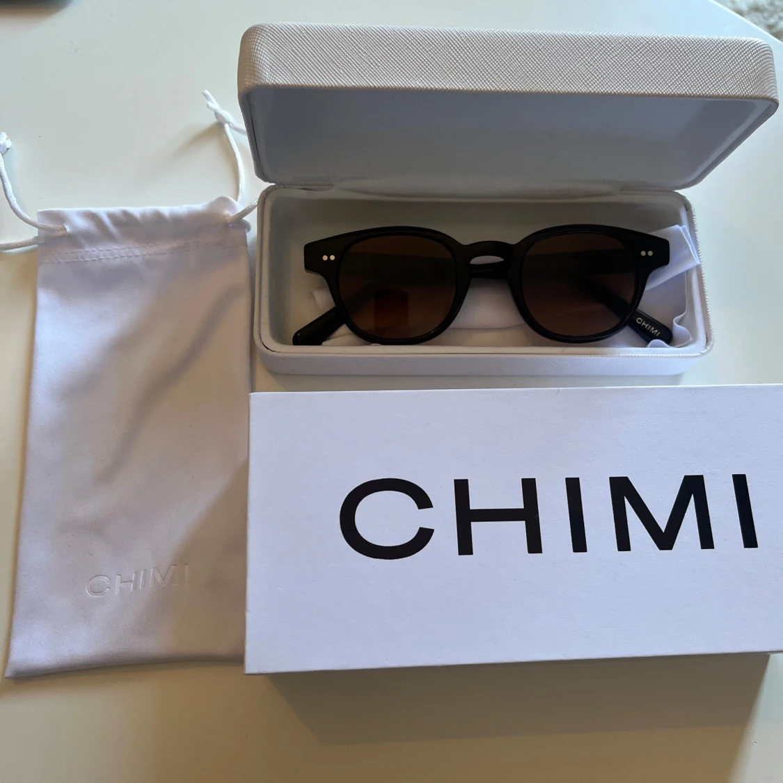 Bruna solglasögon från Chimi - 1