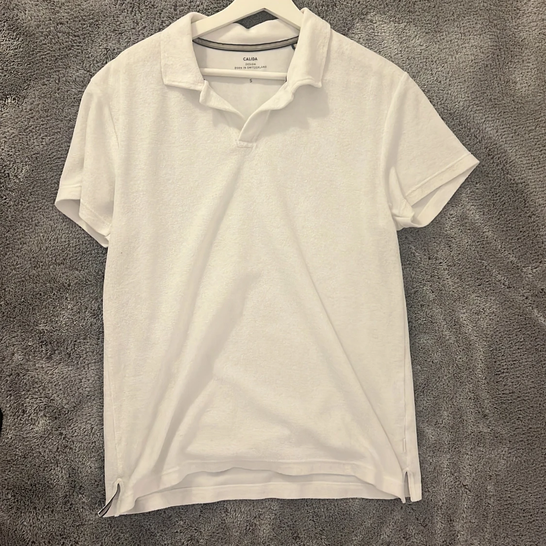 Vit kortärmad pikétröja från Calida